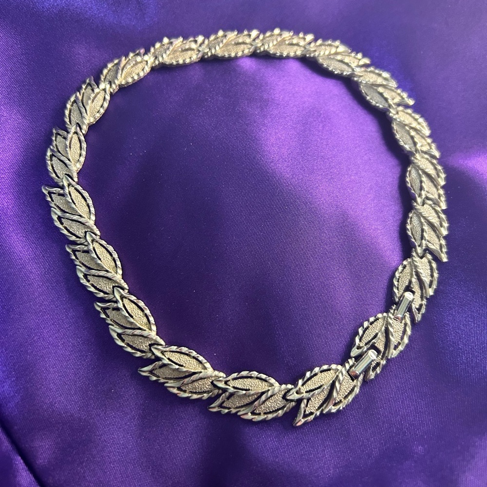Elegant Silver Leaf Necklace
